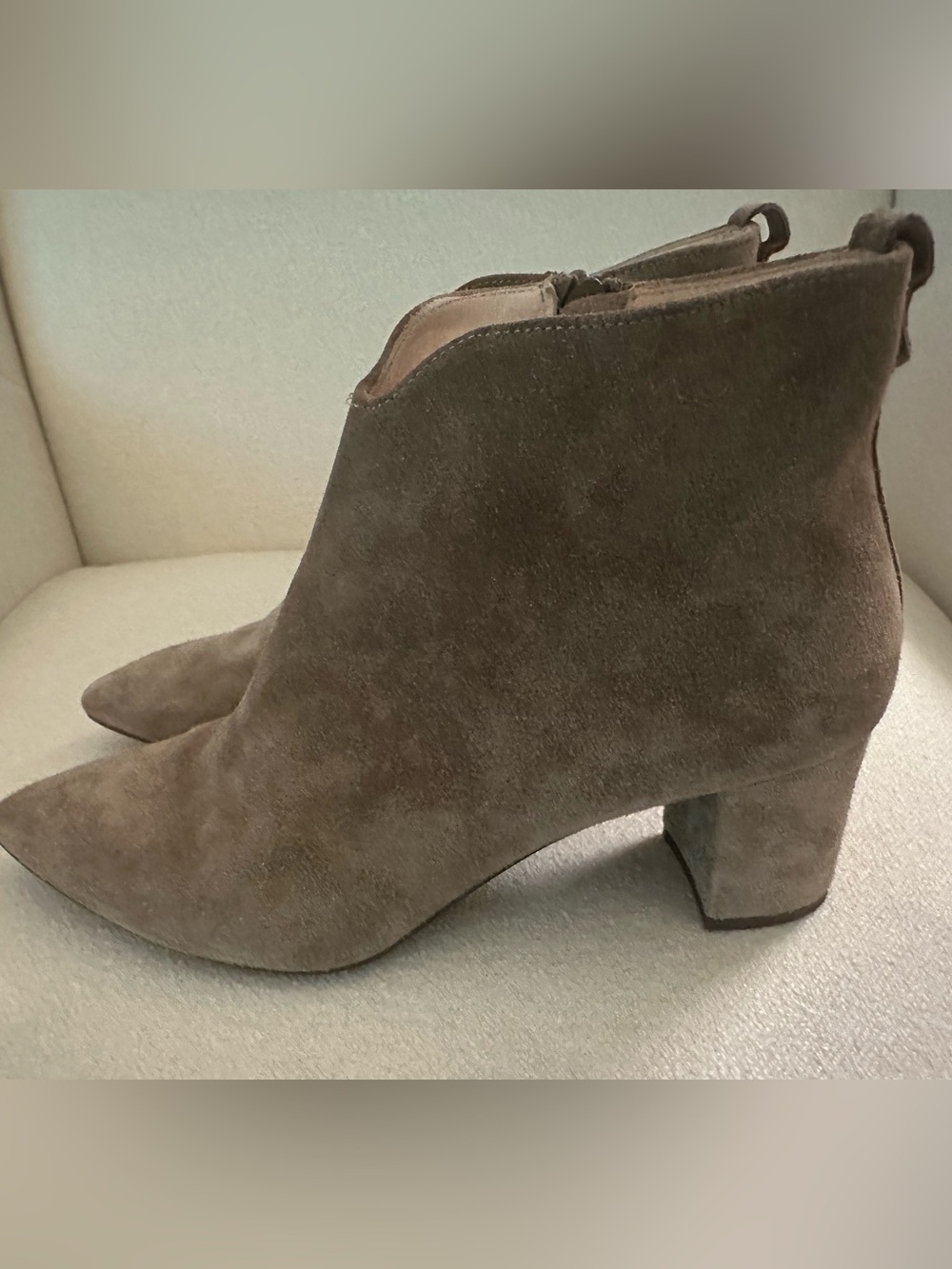 AGL AMAZING Pointed Toe Suede Ankle Booties in Taupe Size EU 39.5 US 8.5